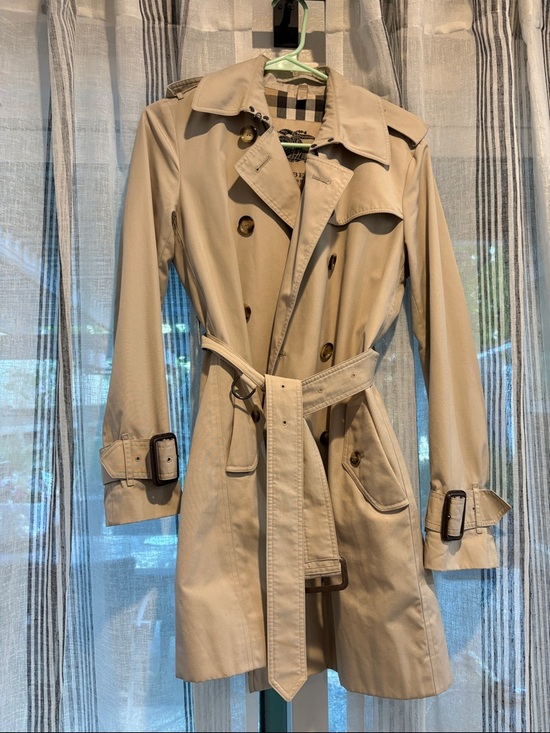 Burberry Jackets & Blazers - Burberry Beige Short Trench Coat with Signature Check Lining US 6